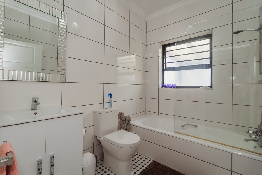 3 Bedroom Property for Sale in Herolds Bay Western Cape